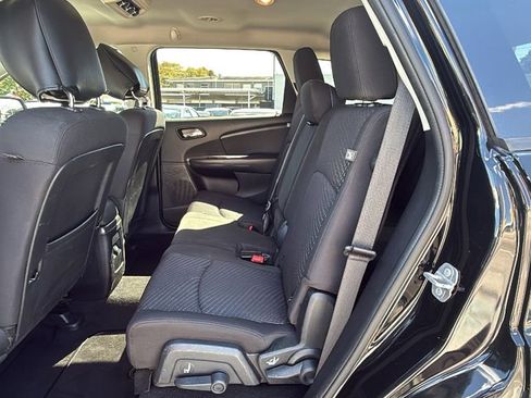 Used 2017 Dodge Journey SXT w/ Comfort/Convenience Group image 25
