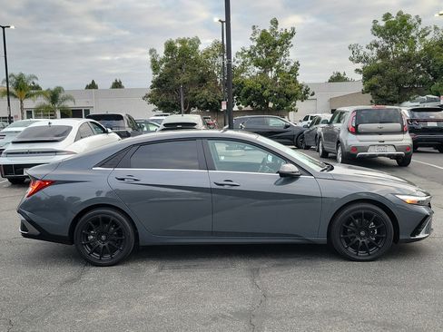 Certified 2025 Hyundai Elantra Limited w/ Cargo Package FWD image 5