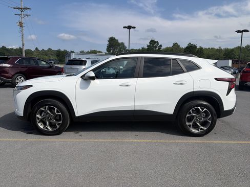 Used 2024 Chevrolet Trax LT w/ Driver Confidence Package FWD image 13