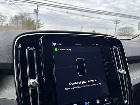 Used 2023 Volvo XC40 B5 Ultimate w/ Protection Package Premier image 21