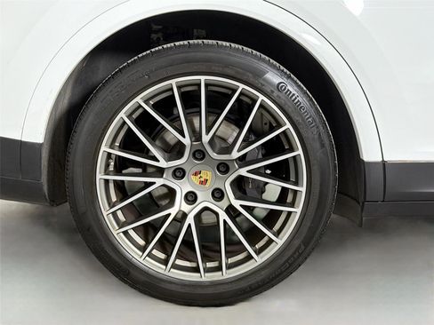 Certified 2023 Porsche Cayenne Platinum Edition AWD/4WD image 13