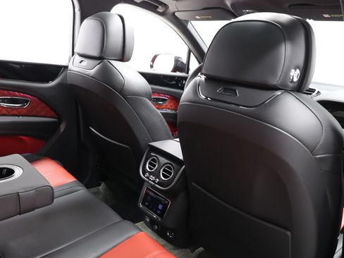 Used 2022 Bentley Bentayga AWD/4WD image 96
