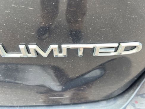 Used 2020 Chrysler Pacifica Limited image 28