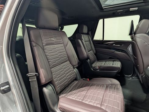 Used 2024 Cadillac Escalade V w/ LPO, ONYX Package image 22