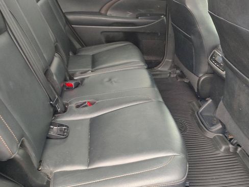 Used 2018 Toyota Highlander XLE AWD/4WD image 23