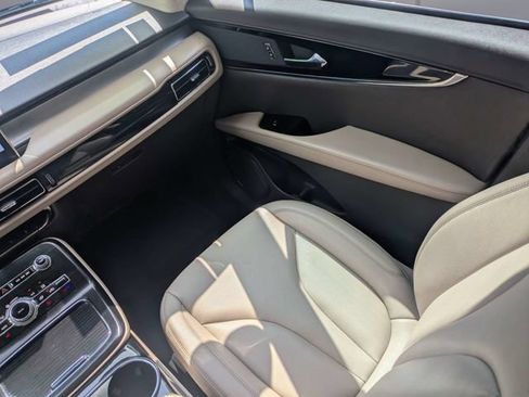 Used 2022 Lincoln Nautilus FWD w/ Premium Package image 18
