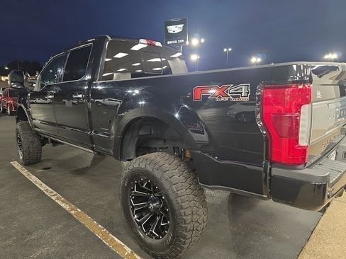 Used 2019 Ford F250 Platinum w/ Platinum Ultimate Package image 5