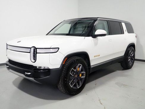 Used 2024 Rivian R1S AWD Adventure image 11