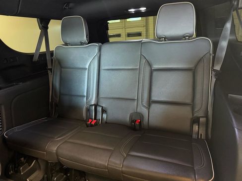 Used 2023 Chevrolet Suburban Premier image 25