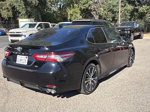 Used 2019 Toyota Camry SE FWD image 5