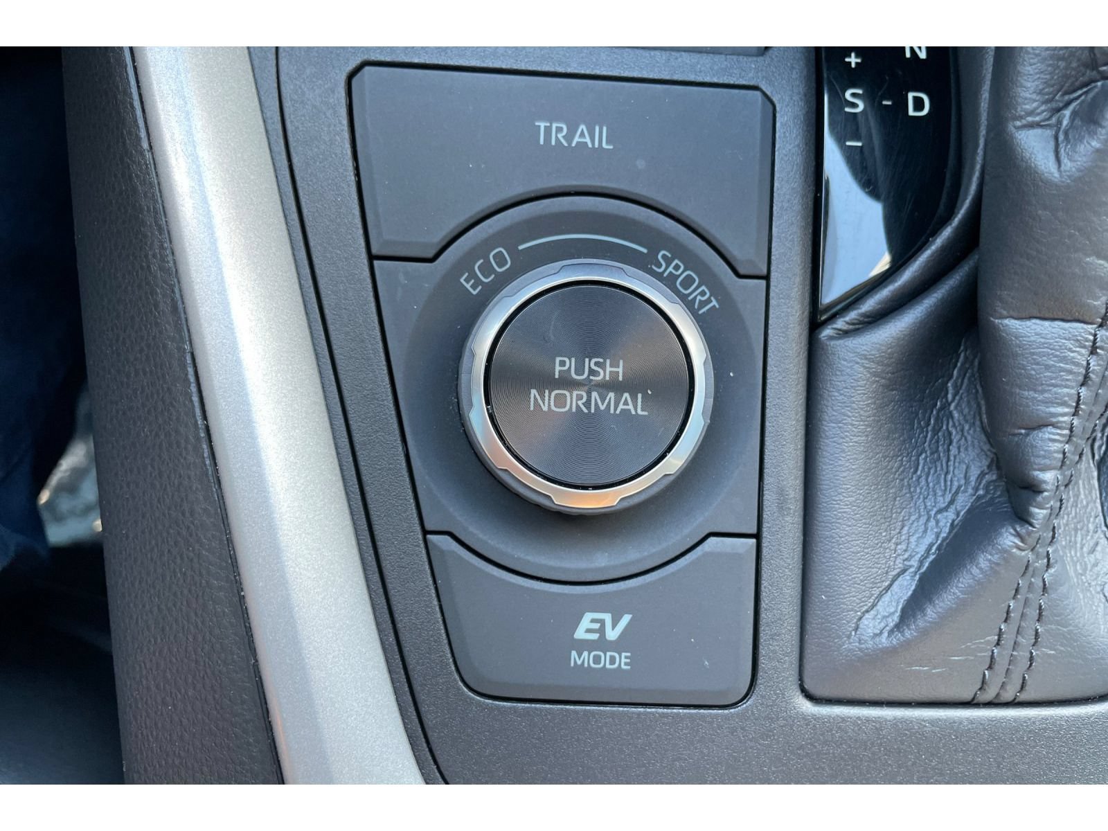Used 2024 Toyota RAV4 XLE Premium w/ Weather Package AWD/4WD image 31