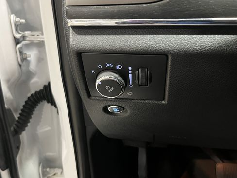 Used 2018 Jeep Grand Cherokee Limited w/ Luxury Group II AWD/4WD image 25