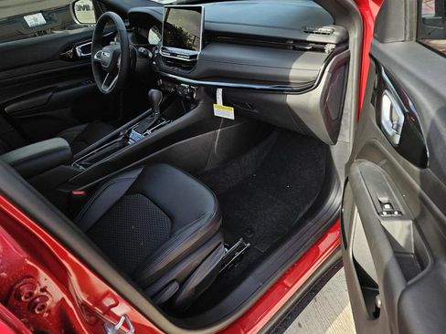 New 2026 Jeep Compass Latitude image 8