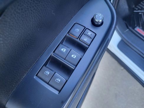 Used 2018 Toyota Highlander XLE image 12