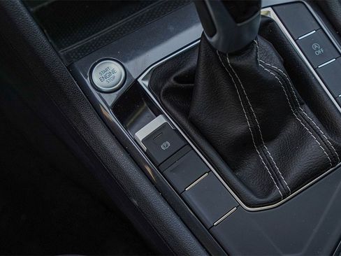 New 2024 Volkswagen Tiguan SE R-Line image 22