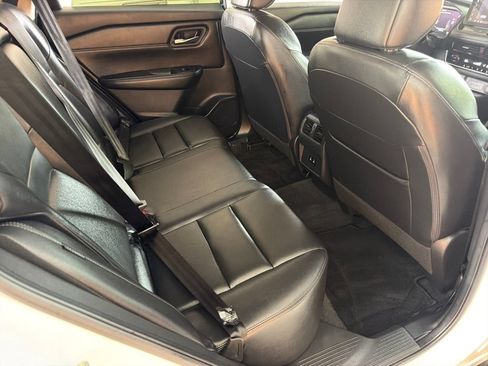 Used 2024 Nissan Rogue SL FWD image 32