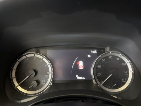 Used 2025 Toyota Highlander LE FWD image 10