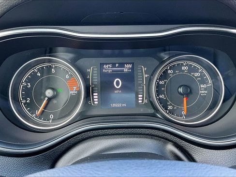 Used 2019 Jeep Cherokee Latitude Plus FWD image 26