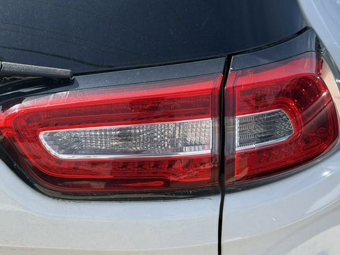 Used 2016 Jeep Cherokee High Altitude FWD image 18