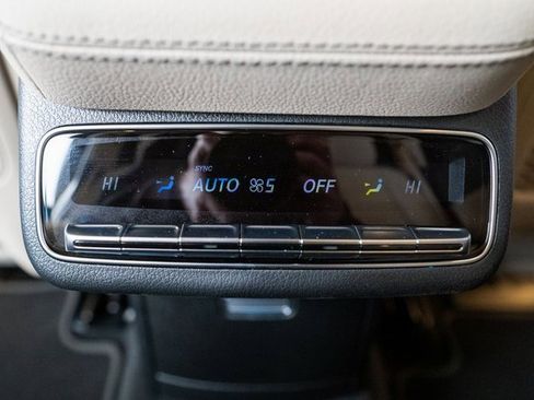 New 2026 Mercedes-Benz GLS 450 4MATIC image 32