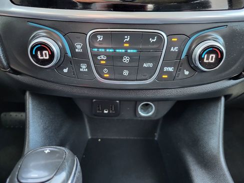 Used 2019 Chevrolet Traverse LT AWD/4WD image 15