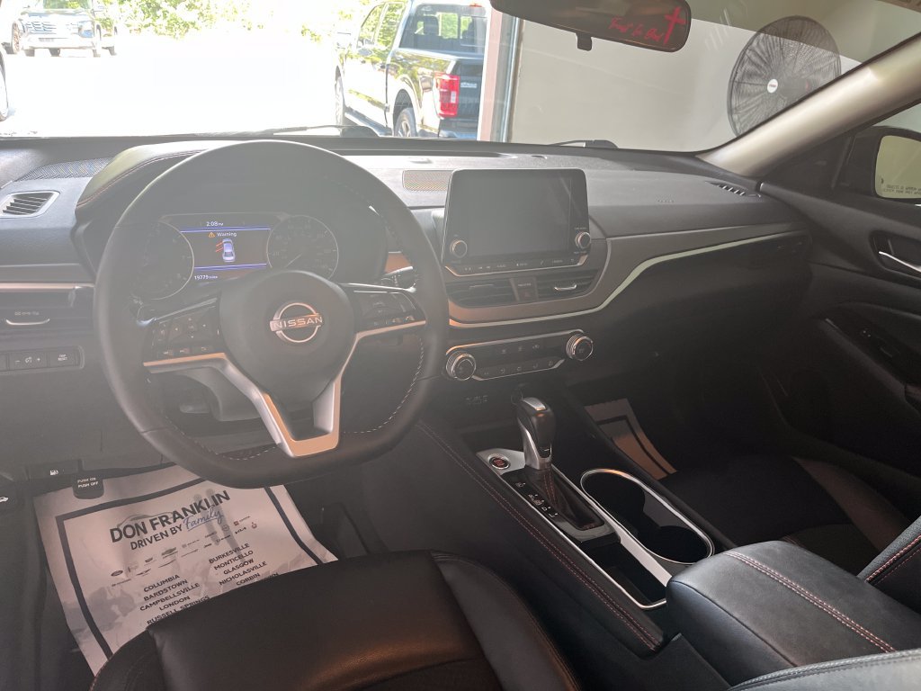 Used 2025 Nissan Altima 2.5 SR FWD image 14
