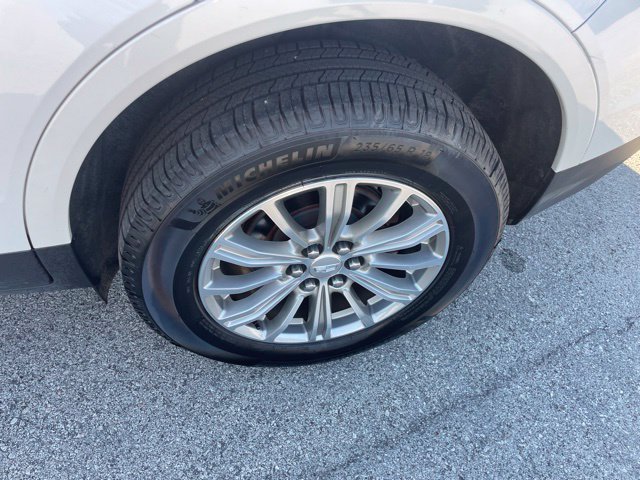 Used 2018 Cadillac XT5 Luxury w/ Driver Awareness Package AWD/4WD image 16