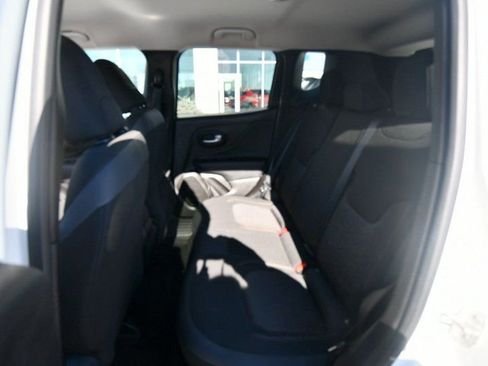 Used 2023 Jeep Renegade Latitude AWD/4WD image 15