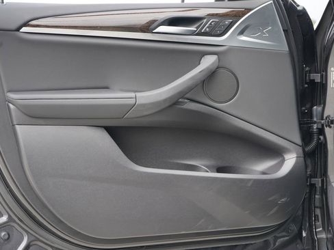 Used 2025 BMW X4 xDrive30i w/ Premium Package image 9