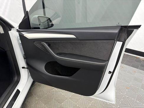 Used 2023 Tesla Model Y Long Range image 15