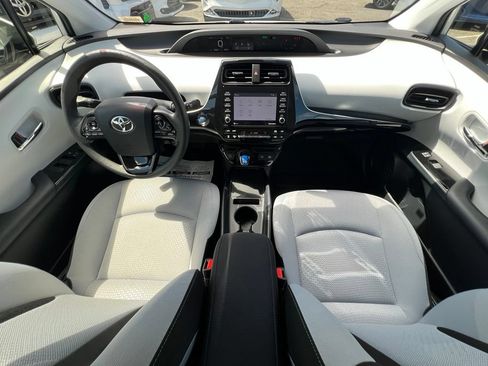 Certified 2022 Toyota Prius LE FWD image 23