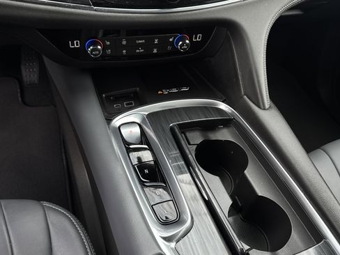 Used 2024 Buick Enclave Premium image 21