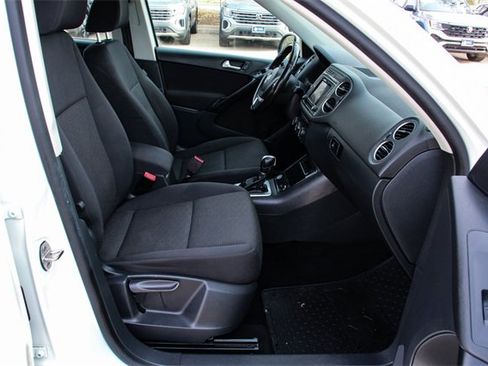 Used 2018 Volkswagen Tiguan Limited image 28