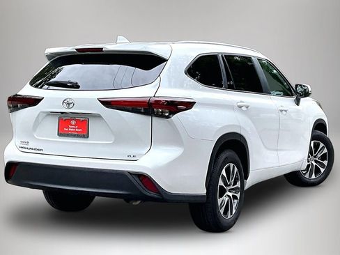 Used 2025 Toyota Highlander XLE FWD image 5