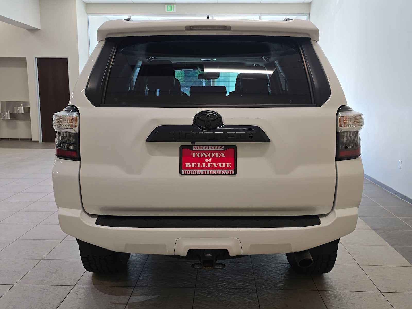Used 2020 Toyota 4Runner SR5 Premium w/ Moonroof Package AWD/4WD image 5