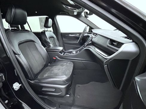 Used 2023 Jeep Grand Cherokee L Altitude image 15