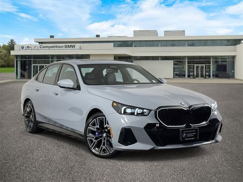 Used 2025 BMW 530i xDrive 530i xDrive w/ M Sport Package image 1