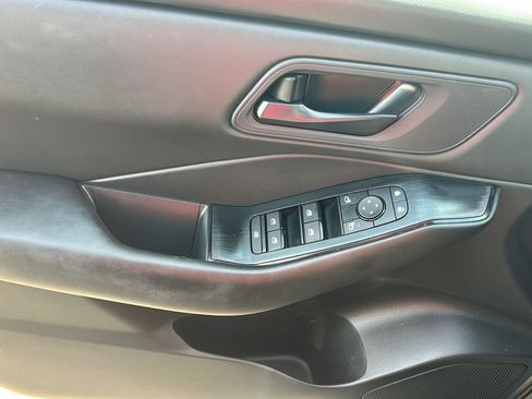 Used 2025 Nissan Rogue S AWD/4WD image 11