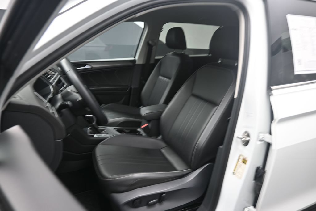 Used 2024 Volkswagen Tiguan SE FWD image 16