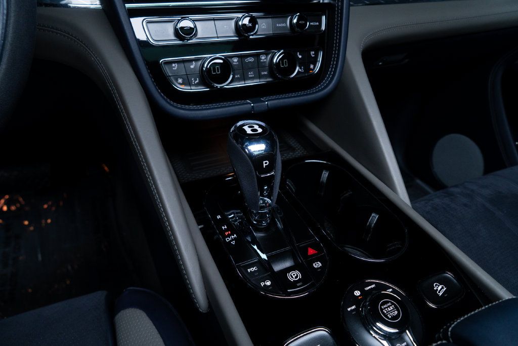 Used 2022 Bentley Bentayga AWD/4WD image 37