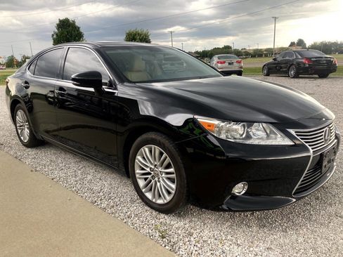 Used 2014 Lexus ES 350 w/ Luxury Package FWD image 4