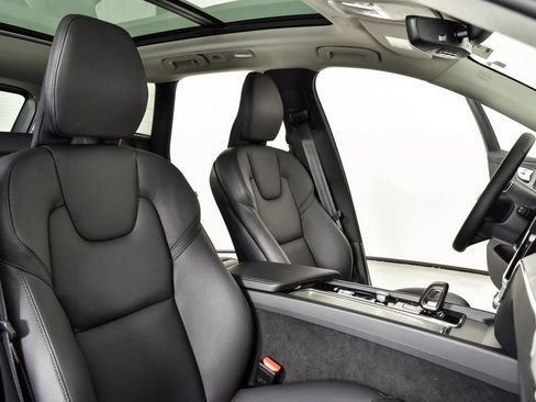 Certified 2025 Volvo XC60 B5 Plus image 23