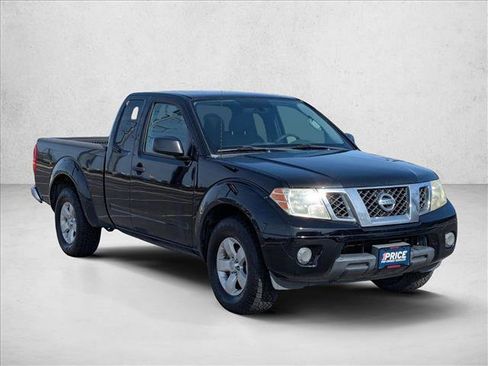 Used 2012 Nissan Frontier SV image 3