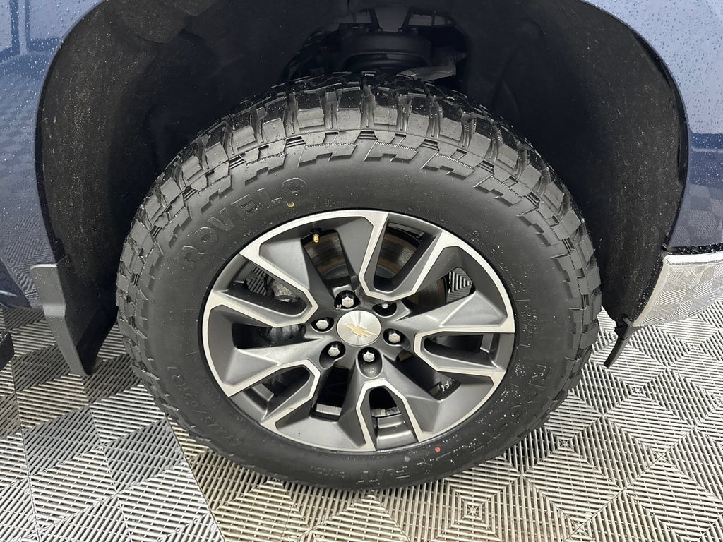 Used 2022 Chevrolet Silverado 1500 LT AWD/4WD image 13