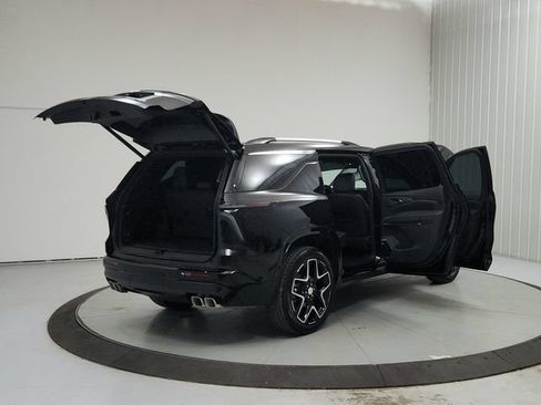 Used 2026 Chevrolet Traverse High Country FWD image 15