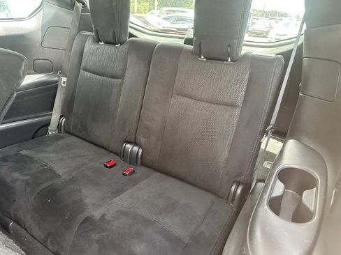 Used 2015 Nissan Pathfinder SV FWD image 16