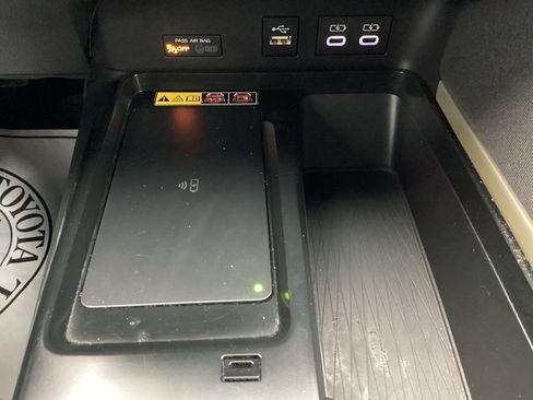 Used 2025 Toyota Camry LE image 19