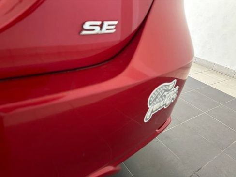 Used 2021 Toyota Camry SE FWD image 9