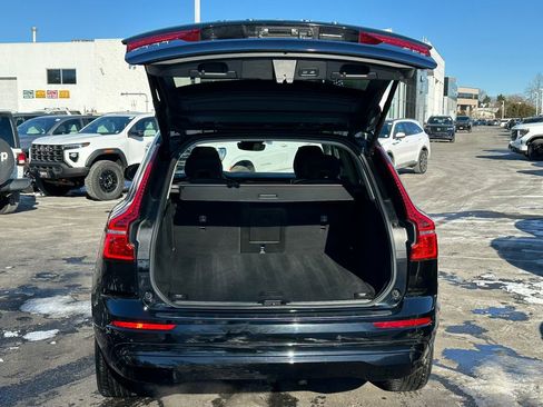 Used 2022 Volvo XC60 B5 Momentum w/ Climate Package image 30