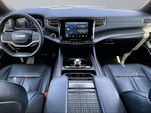 Certified 2024 Jeep Wagoneer L Series II w/ Flexible Seating Group RWD image 9